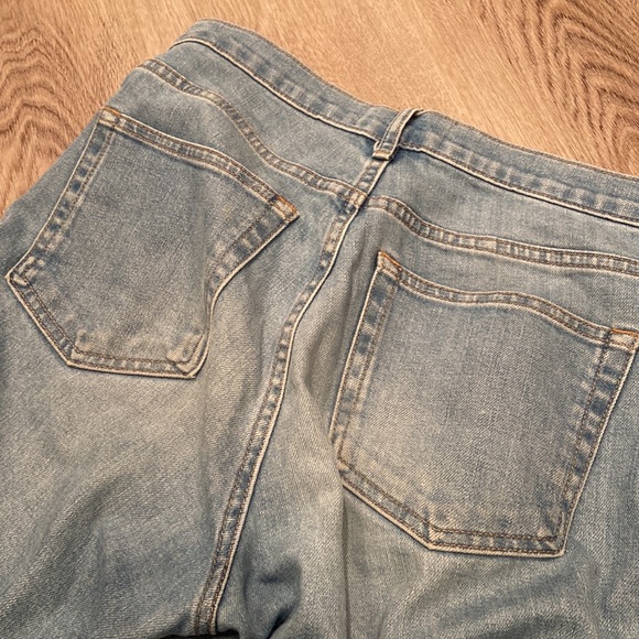 Everlane Light Wash Distressed Jeans - Picture 4 of 5